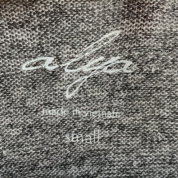 Alya Heathered Gray Short Sleeve Wrap Dress - Picture 4 of 8